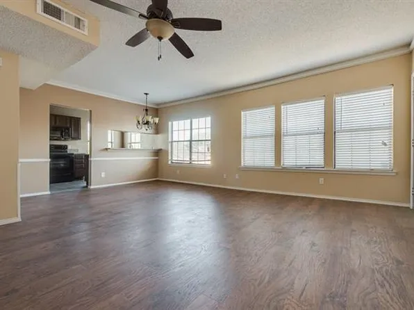 8750 Park Ln, Dallas, TX 75231
