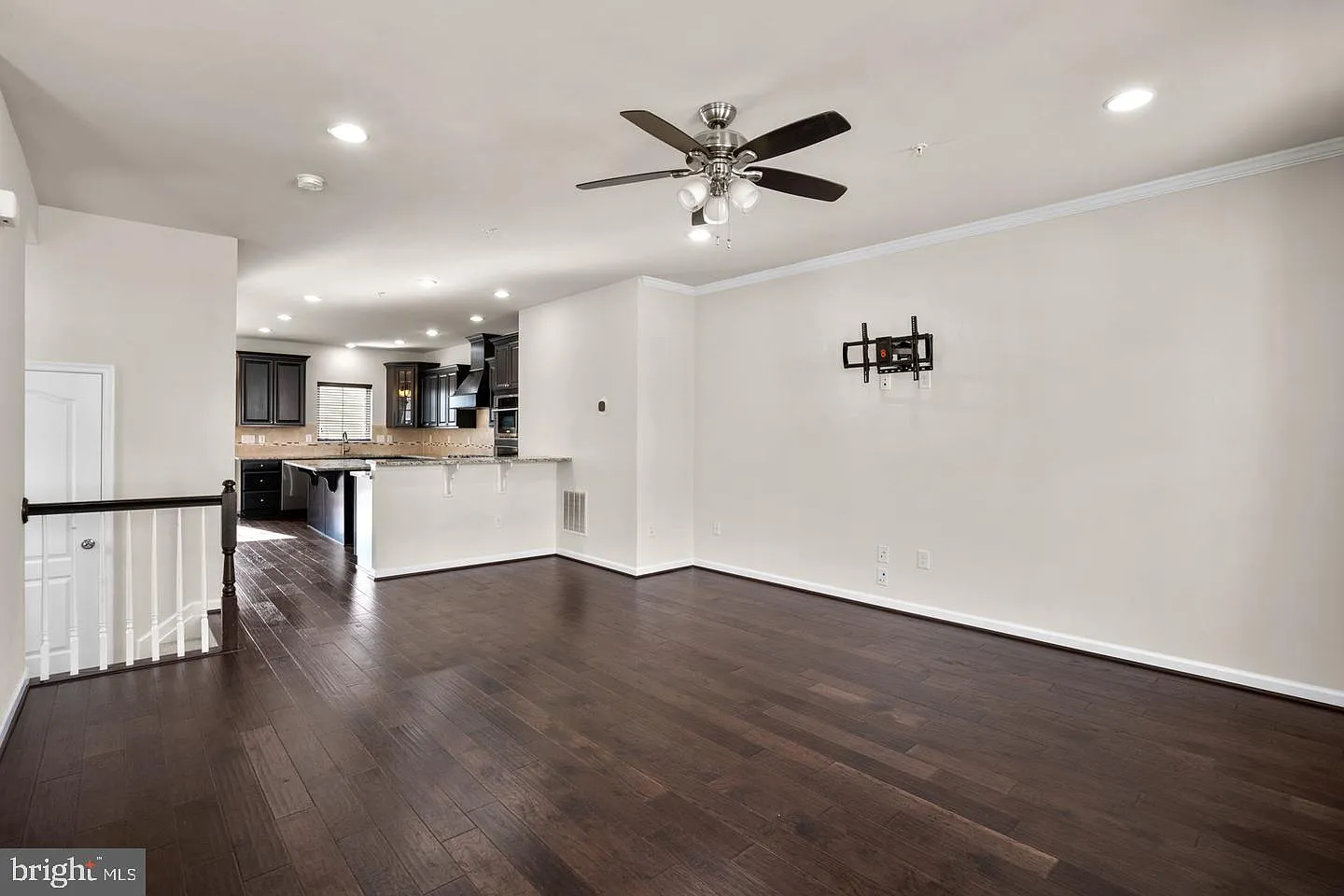3 bed, 4.0 bath, 2251 sqft, $3,300 — Photo 2