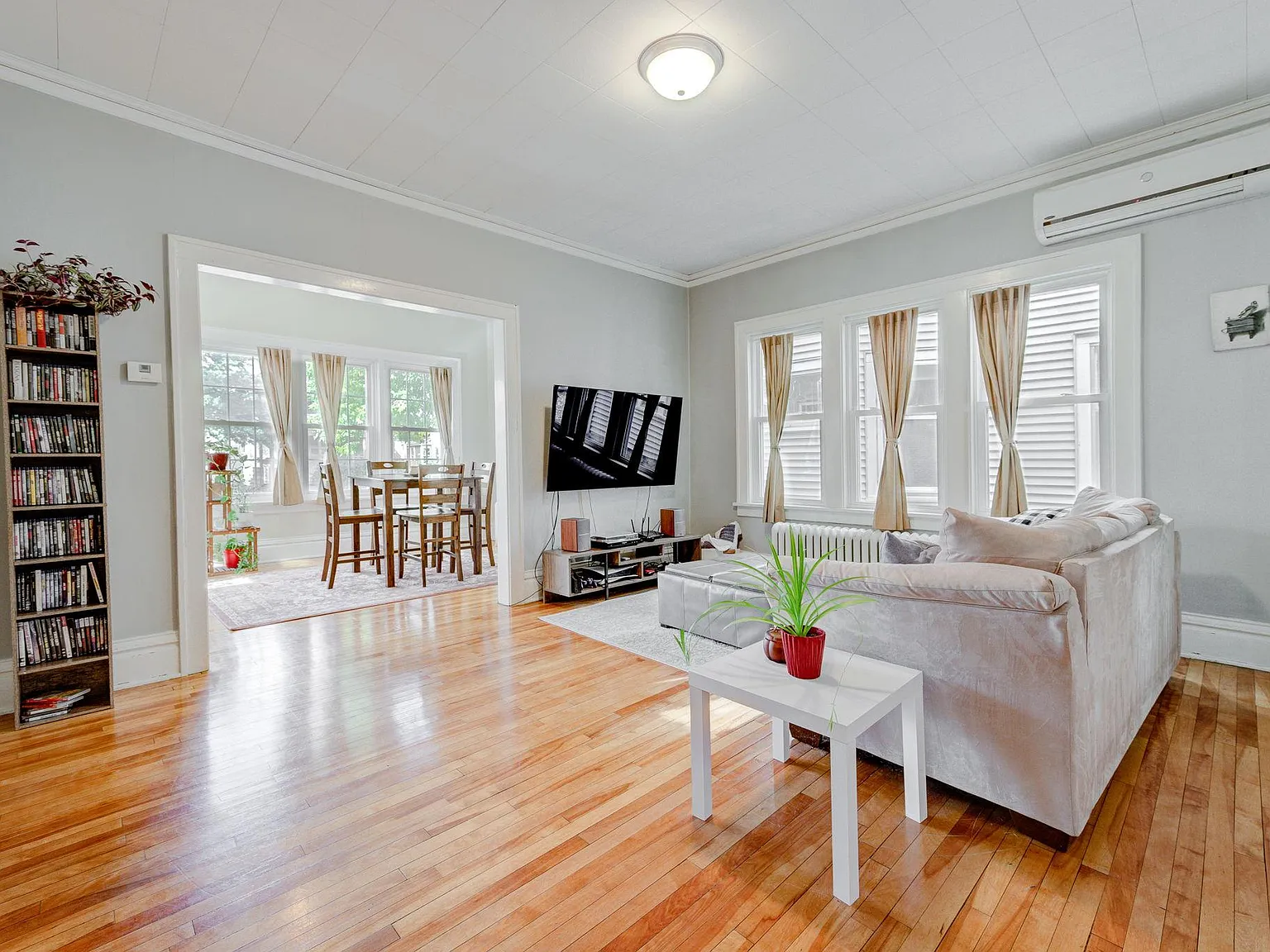 3 bed, 1750 sqft, $2,495 — Photo 2