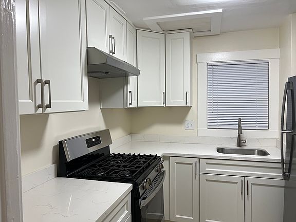 3rd image of 2306 Georgia St Unit B