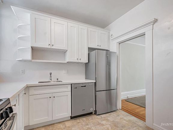 3rd image of 1588 Sacramento St #1590-32