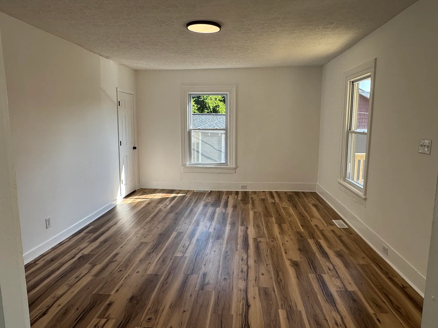 2 bed, 1.0 bath, 1084 sqft, $914 — Photo 3