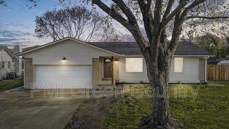 1st image of 1601 S 1st Pl