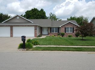 1809 Turtle Creek Dr, Chatham, IL 62629
