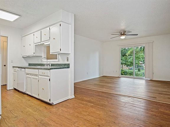 2nd image of 904 Glenwood Dr