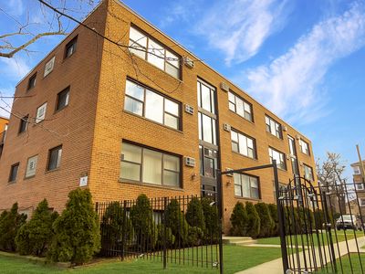 2901 W Summerdale Ave #B2, Chicago, IL, 60625