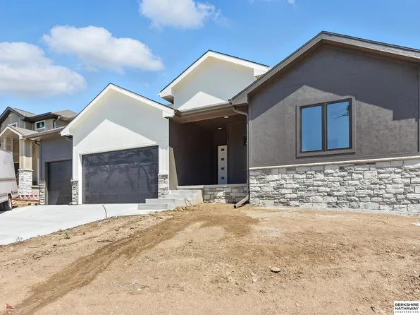 19756 Briar St, Gretna, NE 68028