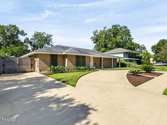 3rd image of 404 Chateau Pl