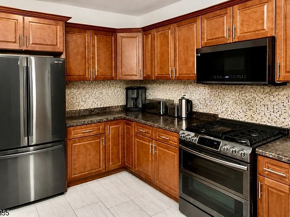 4th image of 21 Beverly St