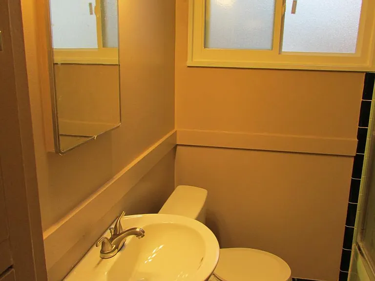 536 N Leona Ave — Photo 9