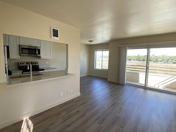 5th image of 4046 Crown Point Dr #4