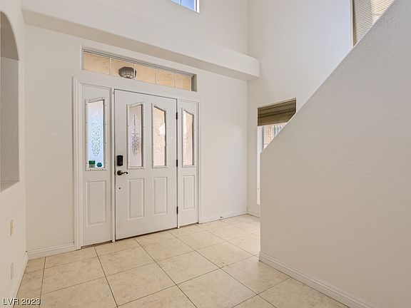4th image of 8432 Bay Crest Dr