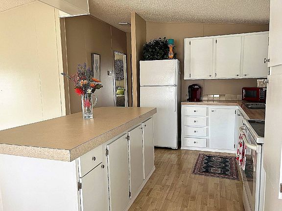 3rd image of 25835 Hacienda Dr