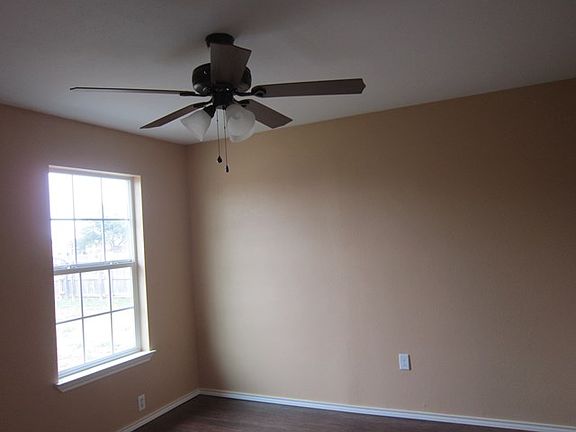 4th image of 3500 Gaston Dr