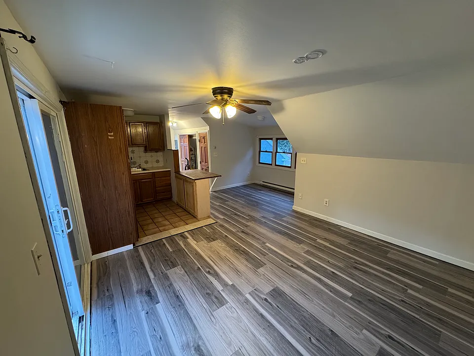 729 Center St #3
