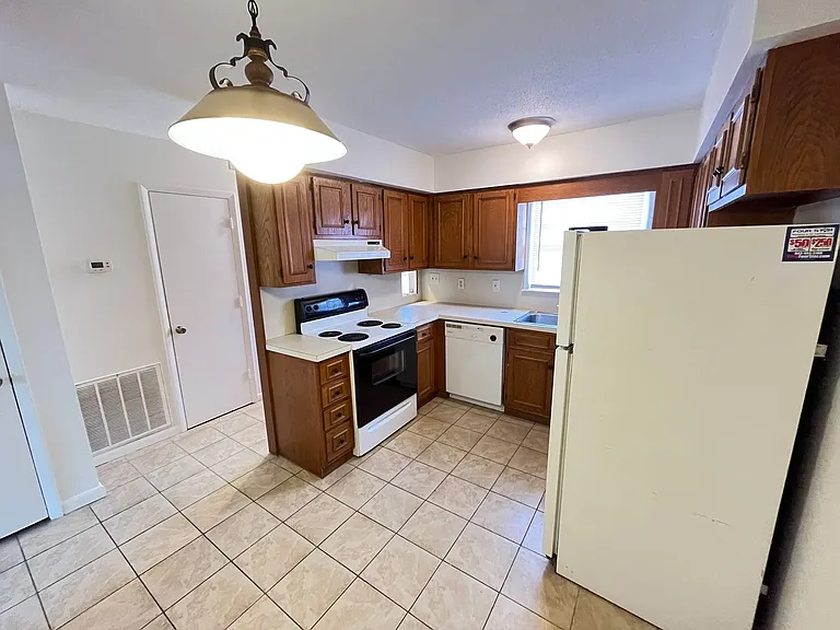 4805 Little River Rd #4 — Photo 6