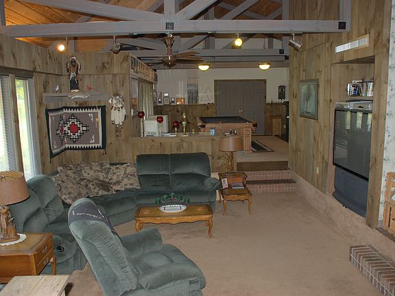 Livingroom w/TV nook