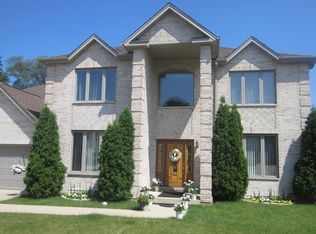 1017 Crystal Ct, Glenview, IL 60025