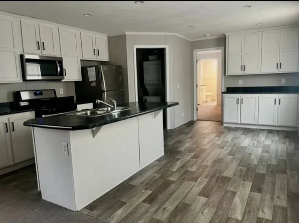 319 SE Green Park Cir, Ankeny, IA 50021