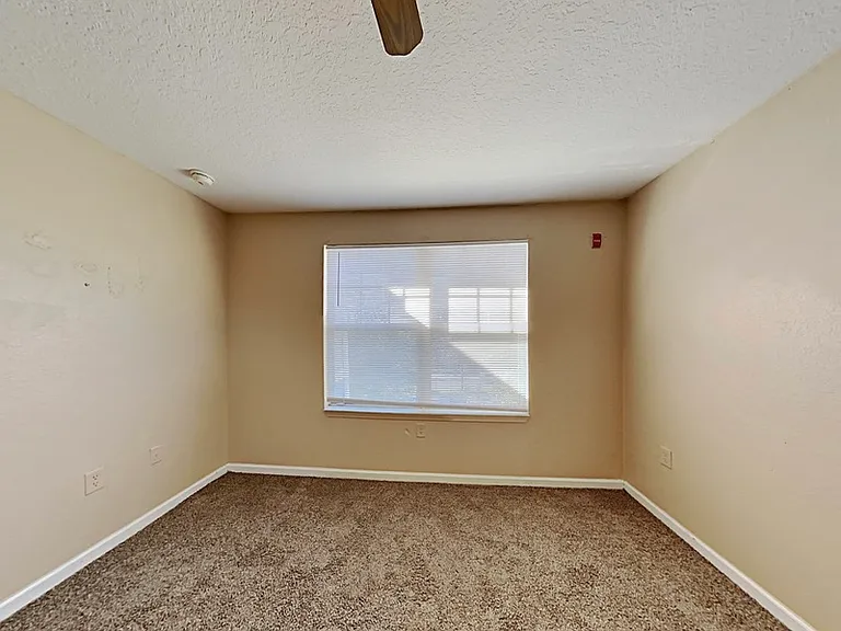 5800 Lake Pointe Village Cir #612 — Photo 10