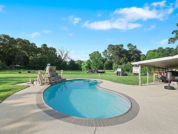 3rd image of 40 Blue Lake Dr