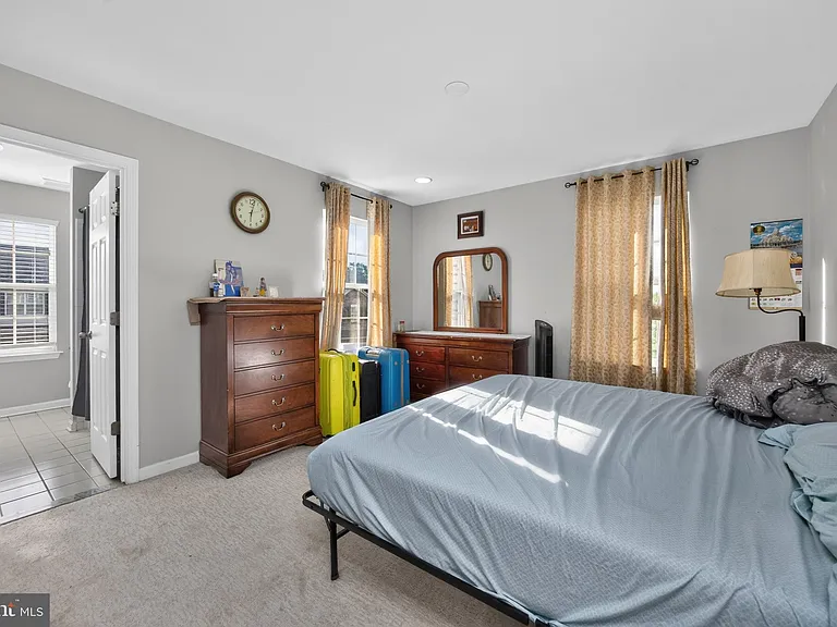 271 Fairfield Cir W — Photo 18