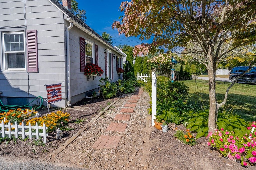 6 Powder Ridge Rd, Enfield, CT 06082 | Zillow