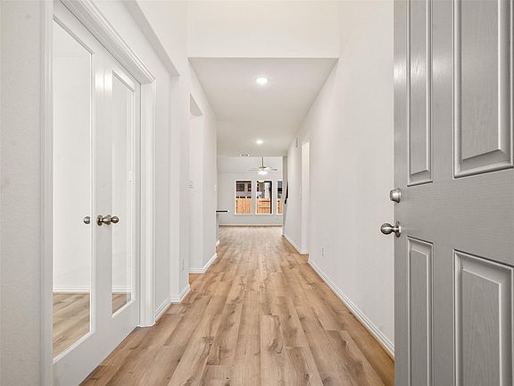 5th image of 306 Stream Bend Way