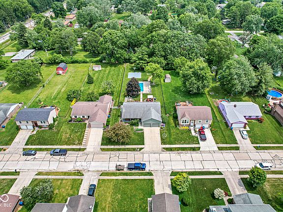 3rd image of 7025 Chimney Rock Ct