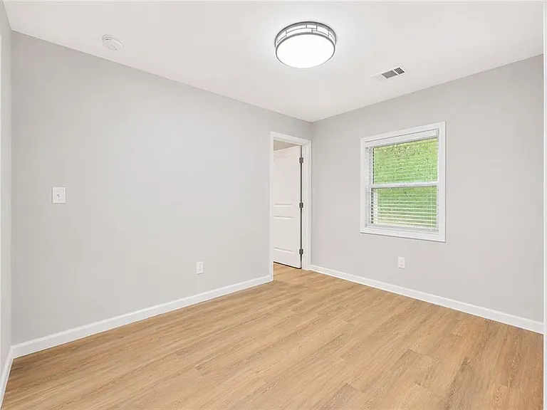 1639 Bridgeport Dr NW — Photo 12