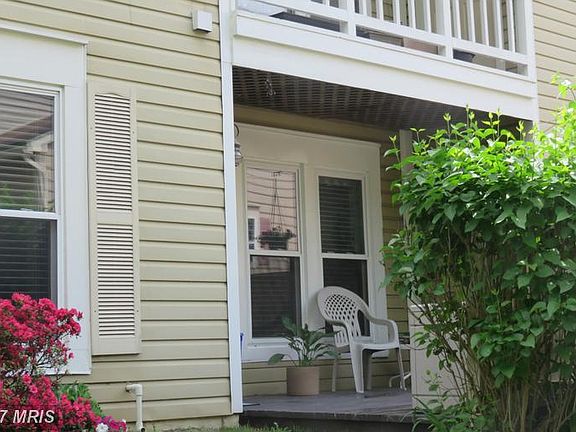 3rd image of 19943 Appledowre Cir #103