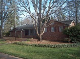 904 Castle Falls Dr, Atlanta, GA 30329