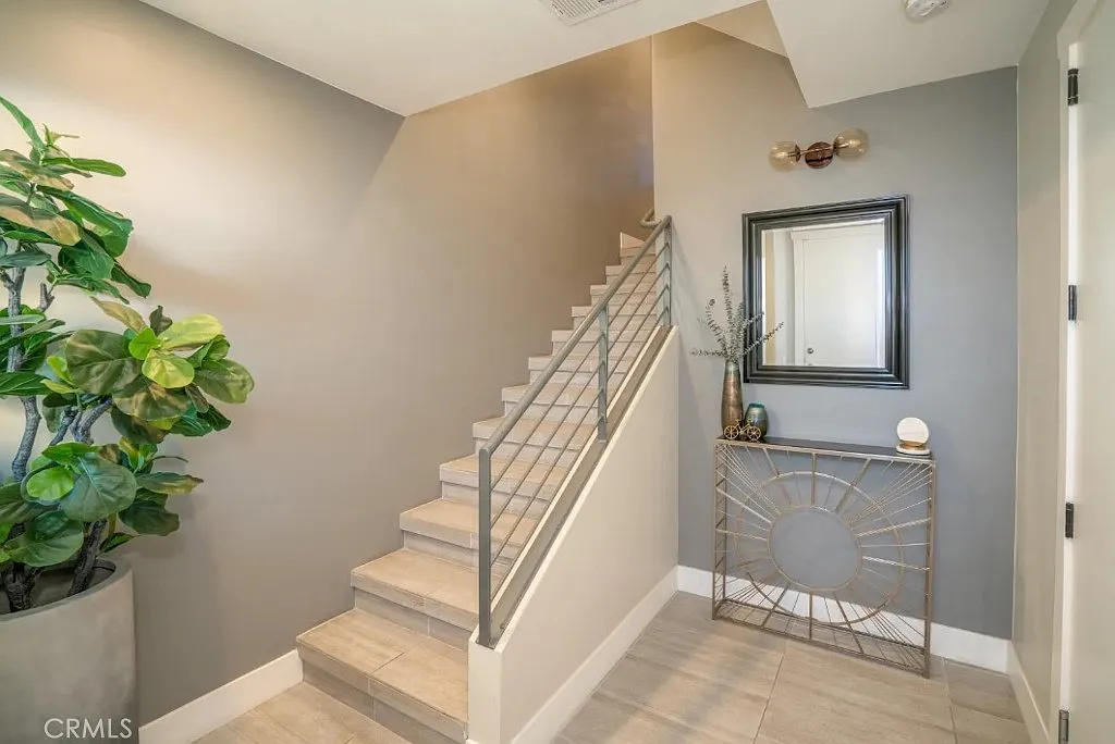 3 bed, 5.0 bath, 1745 sqft, $6,495 — Photo 4