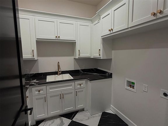 5th image of 3025 Chickadee Ln