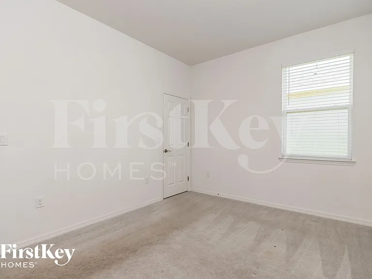 1630 Isleta Loop — Photo 12