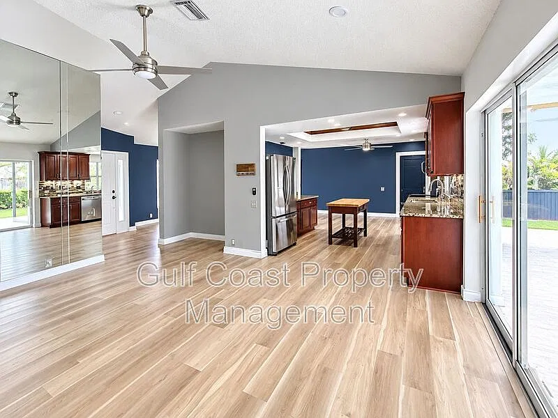 3 bed, 2.0 bath, 1617 sqft, $2,300 — Photo 4