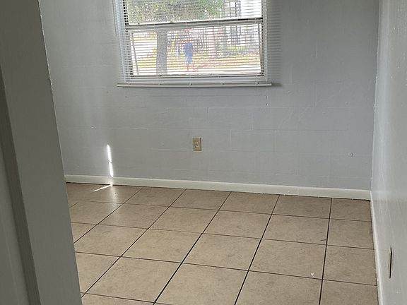 3rd image of 621 W South St APT 1