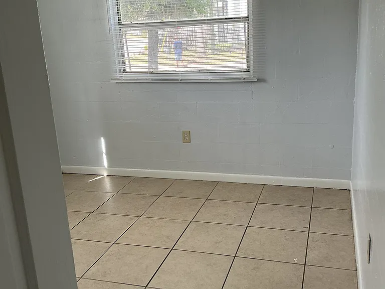 621 W South St #1 — Photo 3