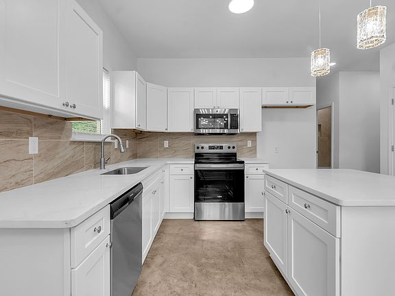 2nd image of 1370 Dow Pl