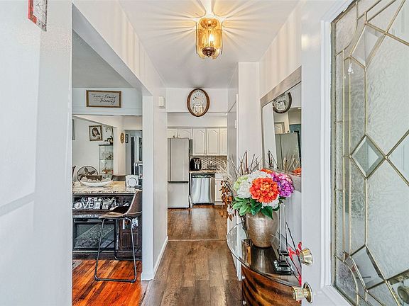 5th image of 35 Columbus Ave
