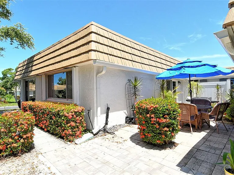 2308 Waterbluff Pl #V-304 — Photo 33