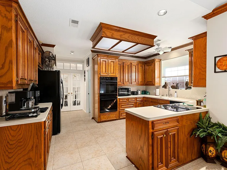 1907 Emerald Ct — Photo 11