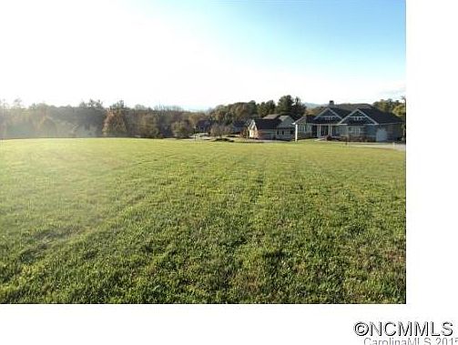 2nd image of 3 Skytop Farm Ln