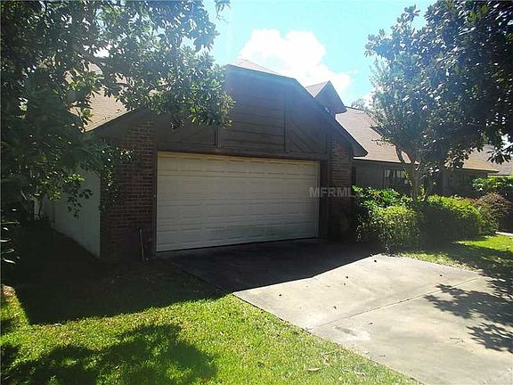 2nd image of 807 Riverbend Blvd