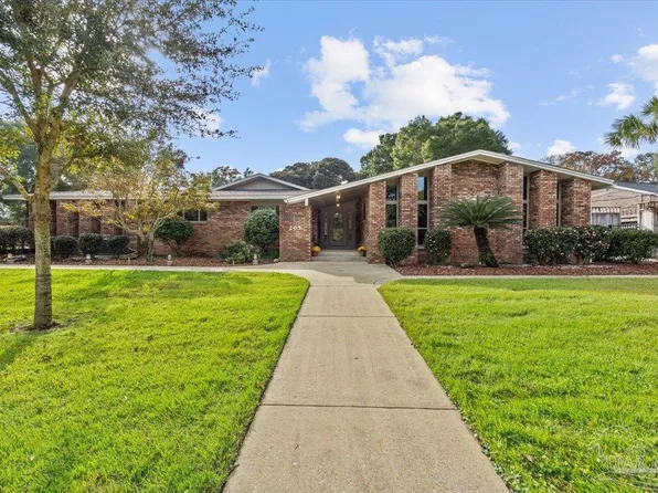 205 Silverthorn Rd, Gulf Breeze, FL 32561