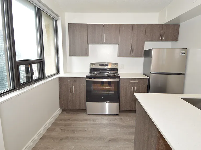 88 Bloor St E — Photo 27
