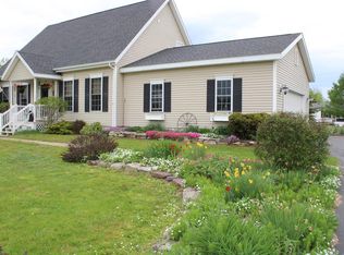 8 Cobblestone Dr, Morrisonville, NY 12962