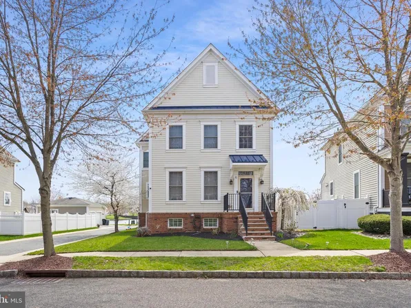 6 Hulse St, Robbinsville, NJ 08691
