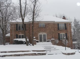 1510 Constitution Dr, Brookfield, WI 53045