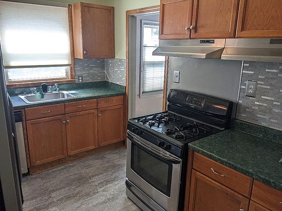 2nd image of 209 S Minerva Ave